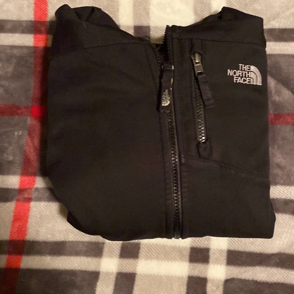 Boys North Face Large Winter Jacket with Hood - Picture 3 of 5